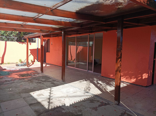 Casa En Venta. Villa Santa Carolina, Macul (107798)