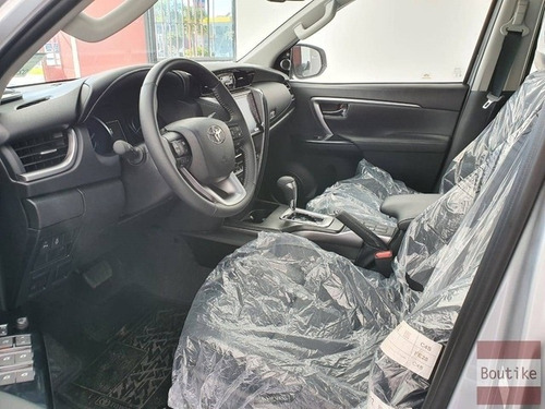 Imagem 8 de 10 de Toyota Hilux Sw4 2.8 D-4d Turbo Diesel Srx 7l 4x4 Automático