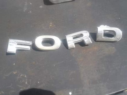 Letras Cofre Ford Pick Up F150 80-84