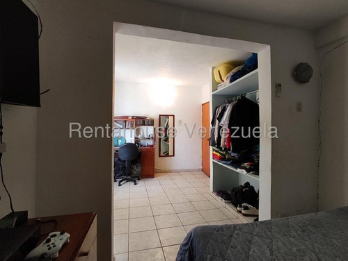 Casa Granja En Venta Barquisimeto Zona Del Cuji Codigo 2 5 1 9 0 2 8 Mildred Traemos En Venta Esta Hermosa Y Acogedora La Cual Resalta Entre Todas Por Su Linda Fachada, Que Incluye Hermosas A