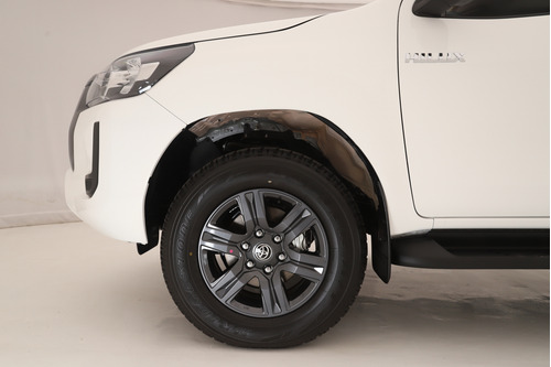 Hilux 2.4 4x2 Sr Cd 6m/t D.r