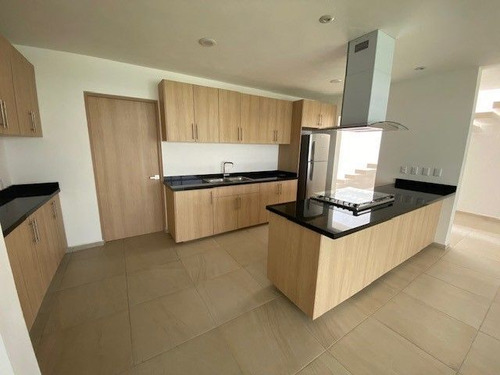 Casas En Venta En Grand Juriquilla, 3 Recamaras, Jardín, Family Room, Lujo!