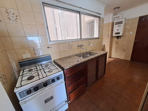 Departamento En Venta 2 Dormitorios Con Balcón. Centro. Sobre Vélez Sarfield