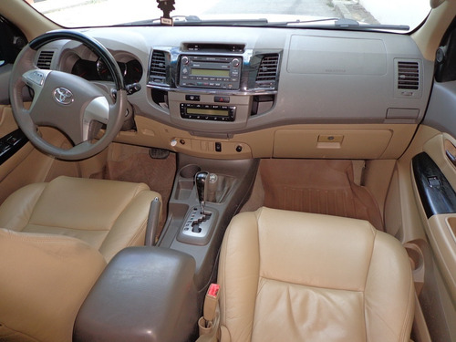 Imagen 6 de 10 de Toyota Fortuner
