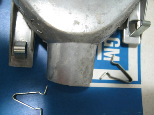 Imagem 2 de 5 de Grampo Presilha Fixação Lanterna Dianteira Chevette Monza
