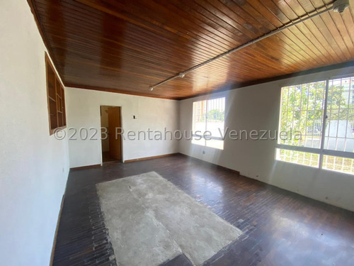 Excelente Casa Comercial En Alquiler Ubicada En Una De Las Principales Avenidas De La Ciudad Barquisimeto Jr