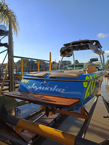 Imagen 6 de 6 de Lancha De Wakeboard Y Wakesurf Skywake X20