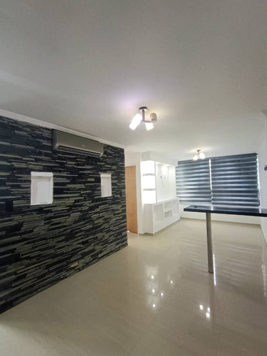 Se Vende Apartamento En Urbanización Palma Real, La Victoria