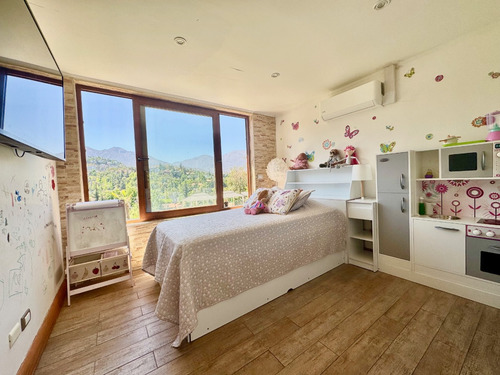 Moderna, Remodelada, En Calle Tranquila Con Seguridad 24-7