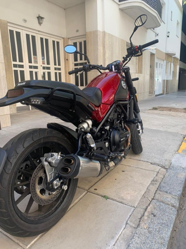 Benelli Leoncino 500 Inmaculada, Titular, Accesorios