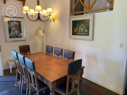 Casa De 2 Plantas En Venta, Zona Aidy Grill