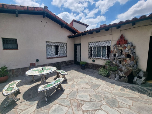 Casa En Venta 4 Amb Con Jardín Y Pileta. Padua