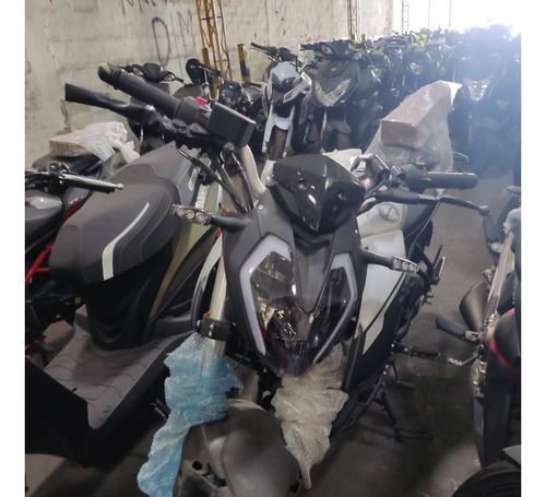 Benelli 180s Gris Plata 2023