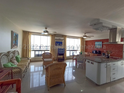 Apartamento En Venta Macuto #23-10062 Johana Blanco