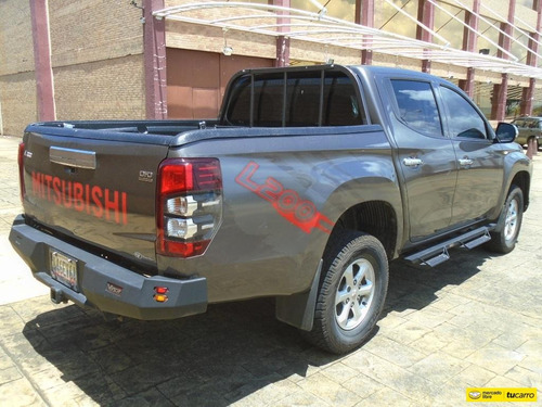 Imagen 7 de 15 de Mitsubishi L200 4x4 - Sincrónica