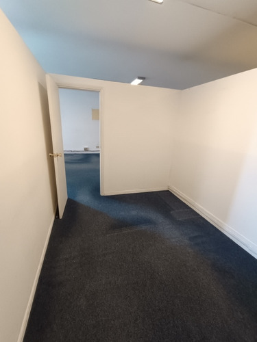 Zabala Y Piedras Oficina 65m2 Con Kitchenette Y Baño.