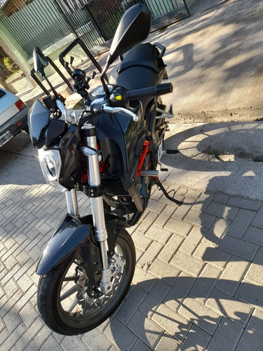 Imagen 21 de 23 de Benelli Tnt25