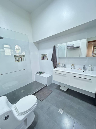 Josefina Toledo: Hermosa Casa En Venta En Guataparo Country Club, 980m², Pisos En Mármol, Pozo Y Planta, Caney, Parrillera, Bellas Áreas Verdes, Alta Seguridad, 219257