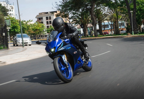 Imagen 10 de 15 de Nueva Motocicleta - Yamaha - R15 V4
