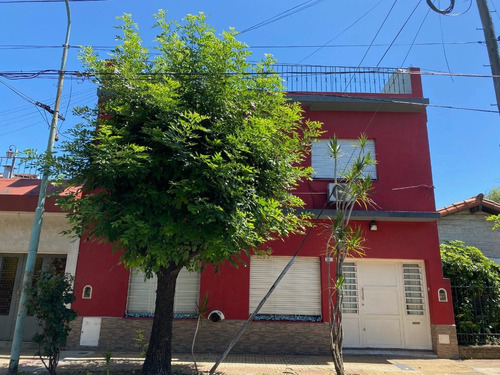 Casa 3 Dormitorios En Haedo. Zona Residencial A Pocas Cuadras De Haedo Chico.