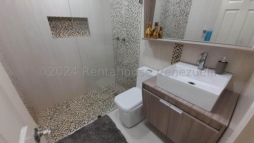 Hernoso Apartamento Totalmente Remodelado En Los Chaguaramos, Codg Mas 25-16702