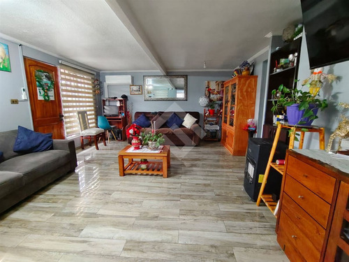 Casa En Venta De 5 Dorm. En Maipú