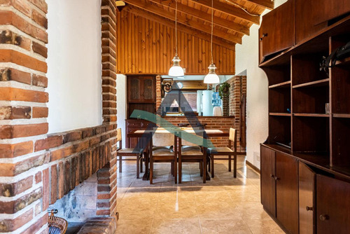 Casa 4 Ambientes Con Dependencia De Servicio. Pinamar.