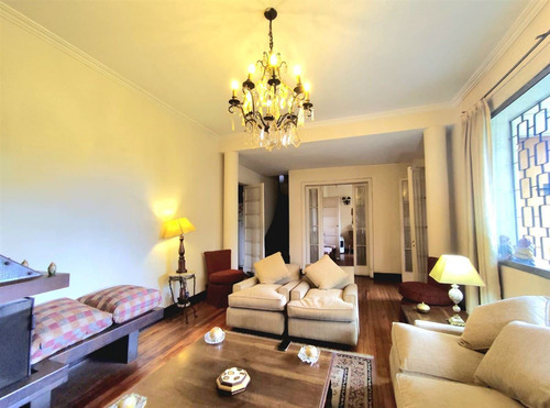 Casa En Venta De 5 Dormitorios En Ñuñoa