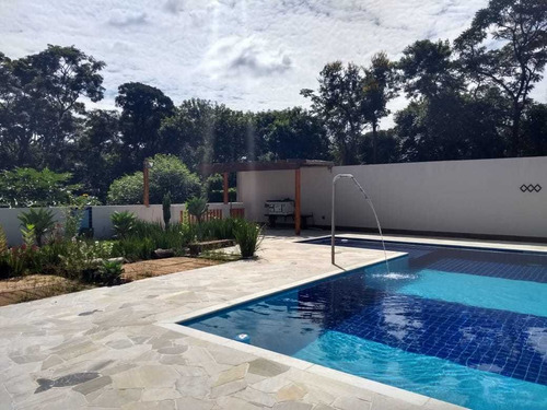 Imagem 3 de 14 de 2.500 M², Casa Com 02 Dormitórios, Salão De Festa E Piscina!
