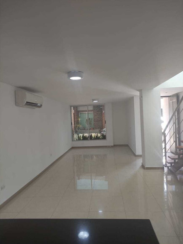Townhouse En Alquiler El Castaño Maracay