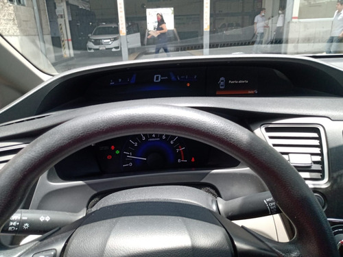 Imagen 10 de 15 de Honda Civic 2014 1.8 Lx Sedan Mt