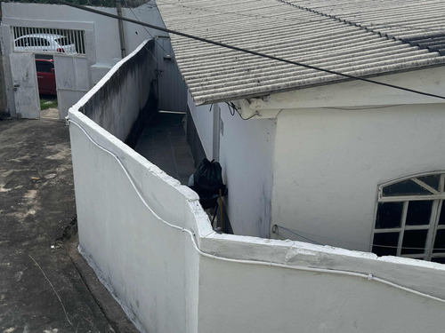 Lote Com Quatro Casas