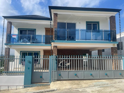 Vendo Casa En La Urbanización El Doral En Santiago De Los Caballeros, República Dominicana