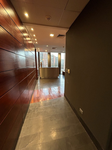 Arriendo Oficina Pdte Riesco 5priv/4est Equipada Y Moderna!!