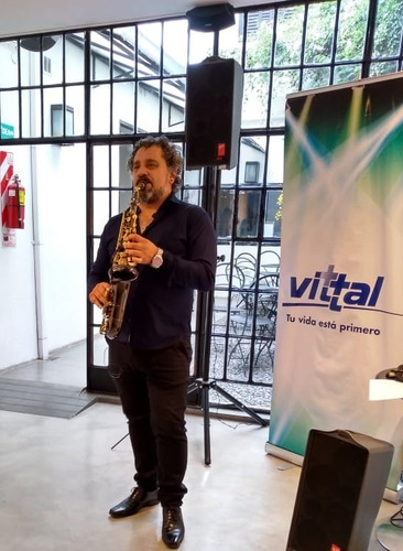 Imagen 7 de 10 de Show De Saxo Música Para Eventos Sociales Y Empresariales