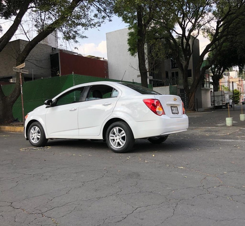 Imagen 5 de 15 de Chevrolet Sonic Lt 2015