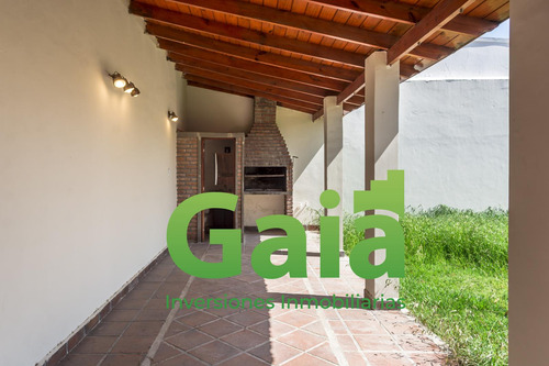 Casa En Venta Barrio San Carlos Zona Sur 3 Dorm