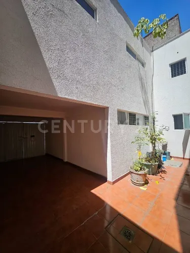 Casa En Venta Con Uso De Suelo Mixto En Boulevares, Lomas Verdes, Naucalpan
