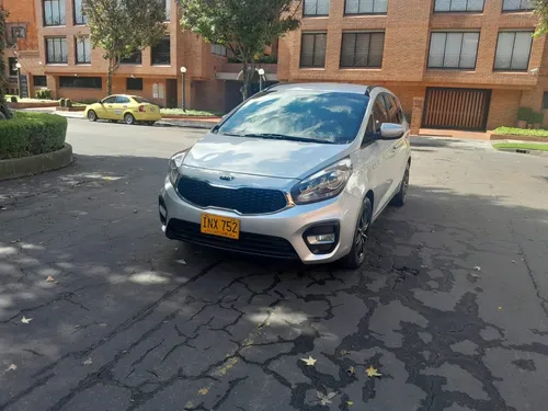 Kia Carens 2.0 Suv MT
