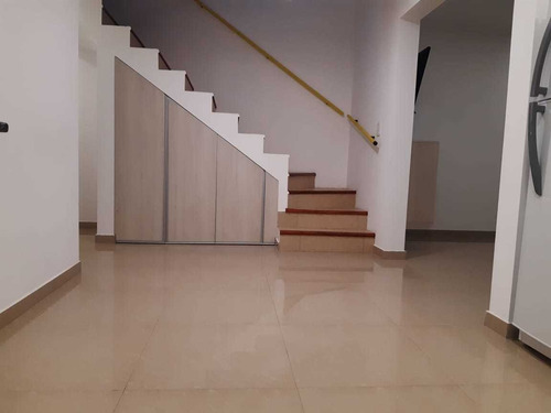 Imagen 11 de 14 de Moderno Complejo De Duplex A La Venta, De Gran Calidad