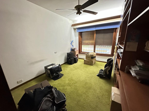 Chalet Sobre 2 Lotes, 4 Ambientes, Pileta, Quincho