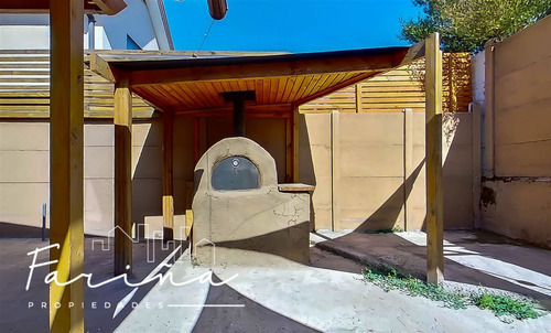 Arriendo Casa 3d, 4 Baños Y Servicio - Portones De Chicureo