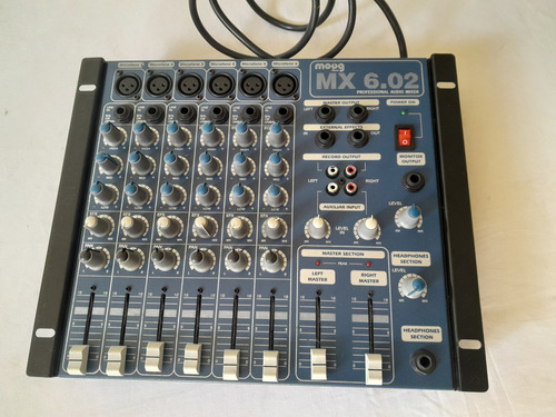 Mesa De Som Moug Modelo Mx 6.2 ( 6 Entradas Xlr) (Usado)