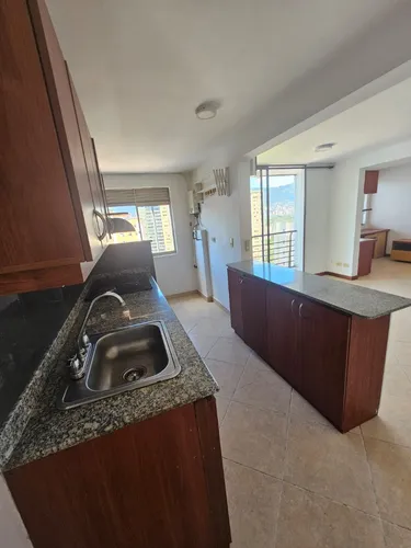 Vendo Apartamento Ubicado En La Parte Baja De La Loma De Los Bernal.