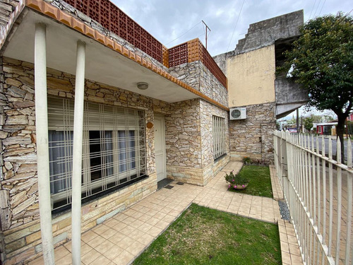 Casa 3 Ambientes En Castelar Norte