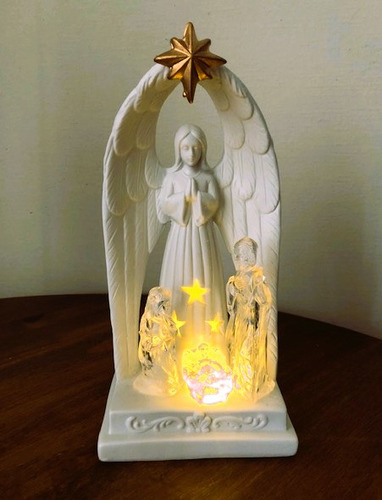 Anjo Porcelana Sagrada Família Acrílico Com Luz 23cm