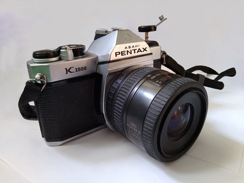 Cámara Pentax K1000 + Lente Pentax Zoom 35-80mm.