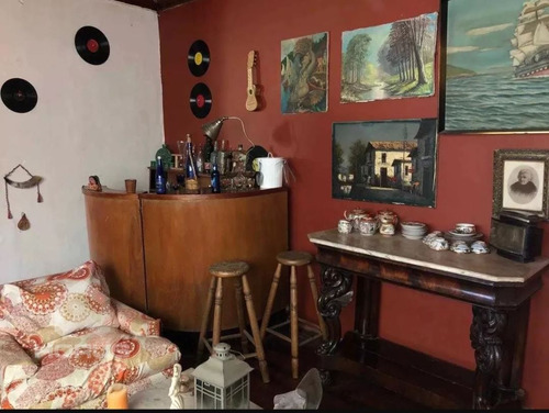 Casa En Venta De 4 Dorm. En Recoleta