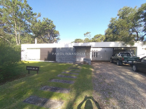 Casa En Venta En La Barra-punta Del Este.