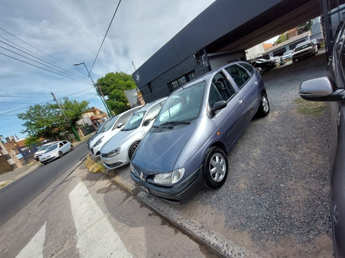 Imagen 2 de 11 de Renault Scénic 2000 2.0 Rxe